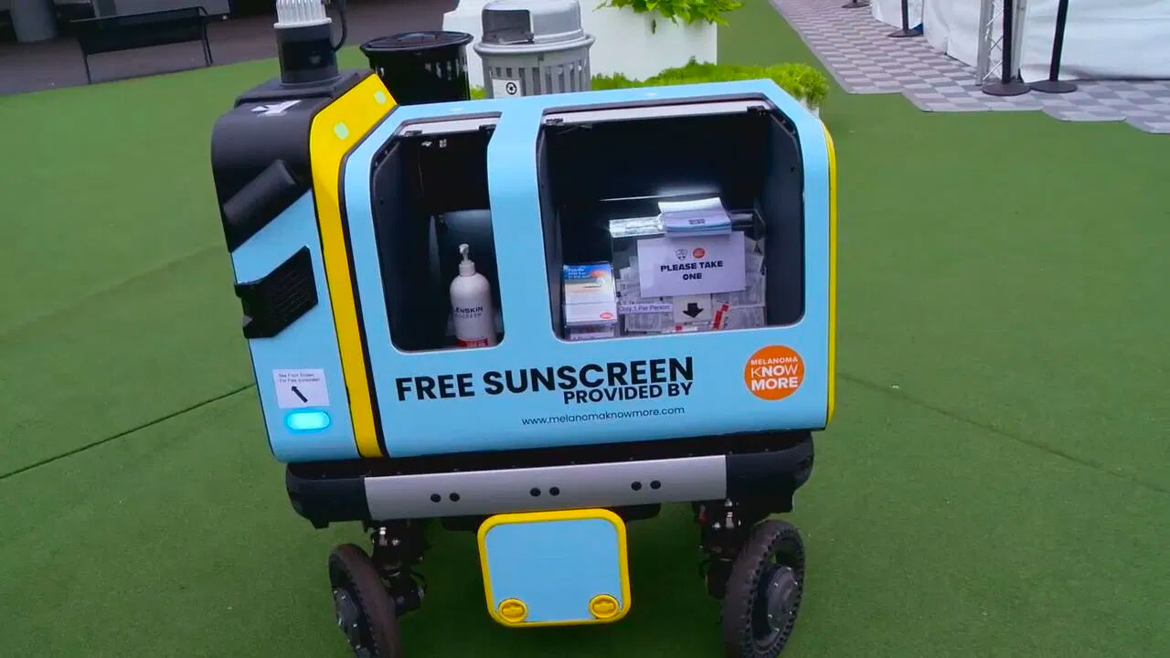 Western & Southern Open features sunscreen robot named 'Melly'